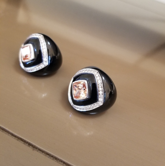 Belle e'toile Oracle Earrings - Picture 10 of 13